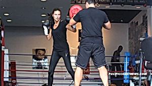 adriana lima kickboks yapıyor